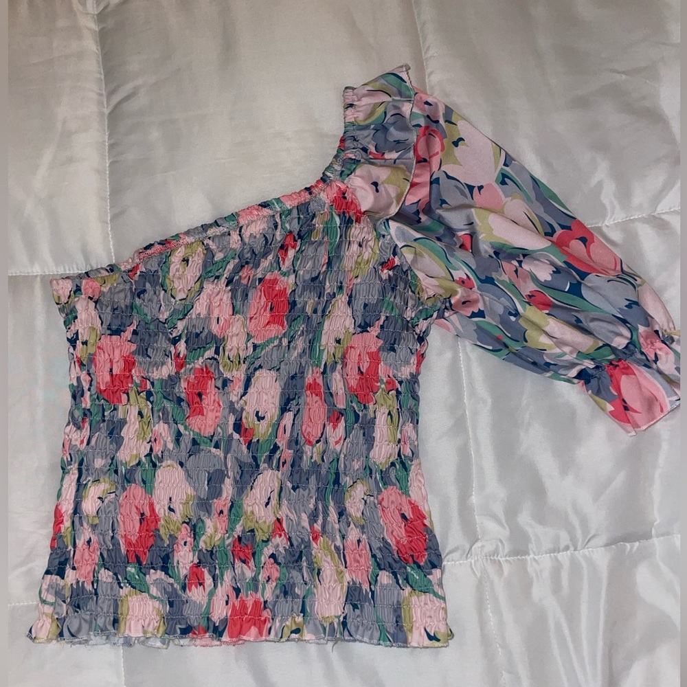 SOLY HUX Women’s Small one-sleeved floral blouse